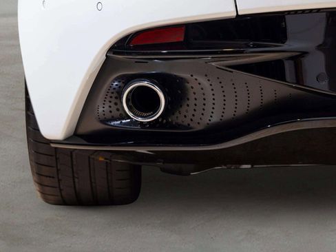 Used 2025 Aston Martin DB12 Convertible image 17