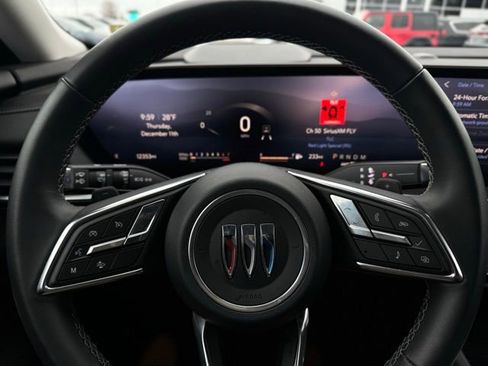 Used 2025 Buick Envision Preferred image 23