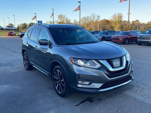 Used 2017 Nissan Rogue AWD image 3