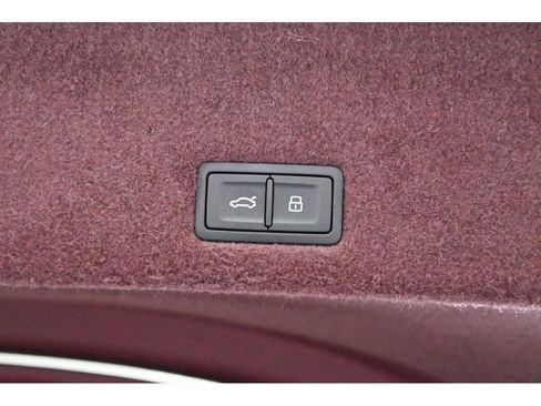 Used 2025 Lamborghini Urus SE image 97