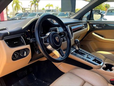 Used 2018 Porsche Macan AWD/4WD image 16