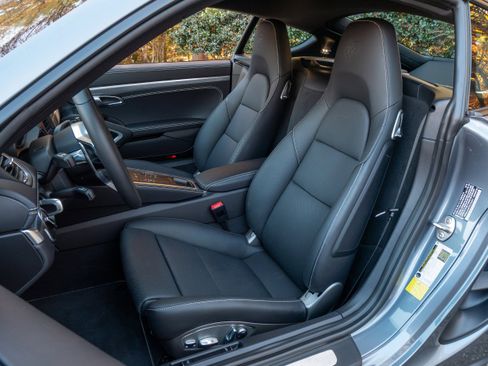 Used 2025 Porsche 718 Cayman image 5