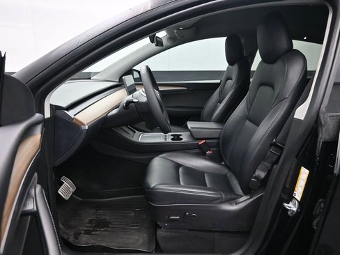 Used 2023 Tesla Model Y Long Range image 18