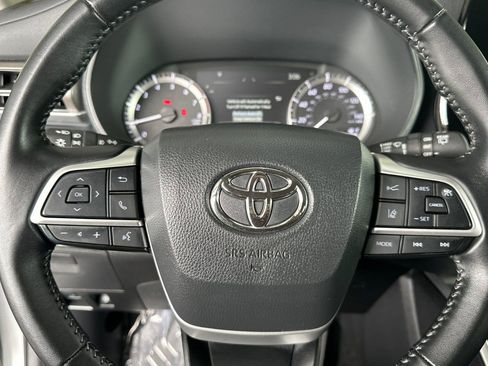 Used 2025 Toyota Highlander LE image 27