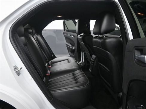 Used 2019 Chrysler 300 S image 15