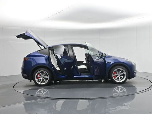 Used 2024 Tesla Model Y Long Range image 3