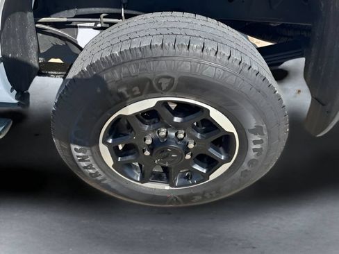 Used 2026 RAM 3500 Laramie AWD/4WD image 32