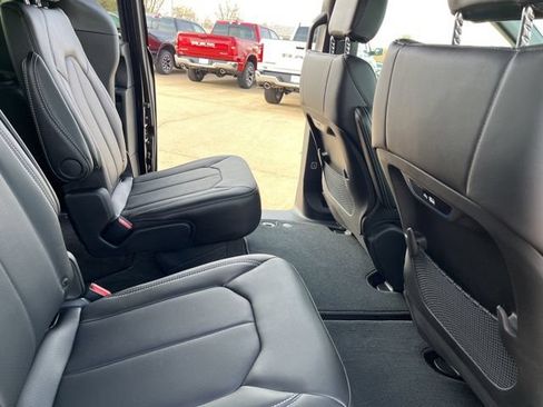 New 2026 Chrysler Pacifica Select w/ S Appearance Package FWD image 20