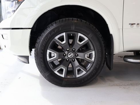 Used 2021 Nissan Titan Platinum Reserve w/ Moonroof Package image 41