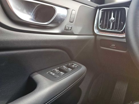 Certified 2025 Volvo V60 B5 Cross Country Plus image 30