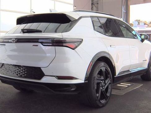 Used 2025 Chevrolet Equinox EV RS image 3