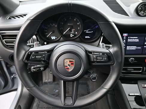 Certified 2025 Porsche Macan AWD/4WD image 19