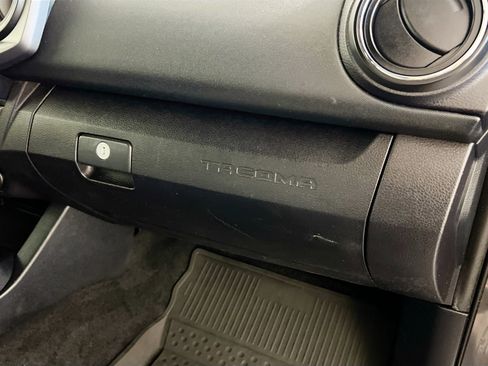 Used 2019 Toyota Tacoma TRD Sport image 35