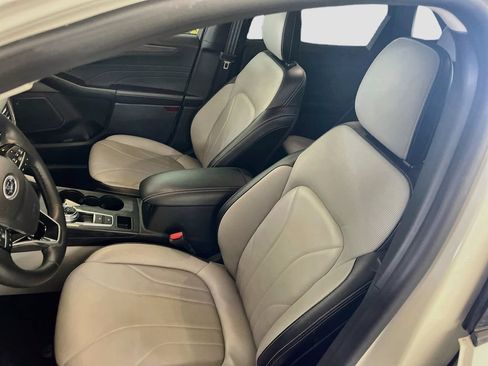 Used 2025 Ford Escape SE w/ PHEV Premium Package FWD image 19