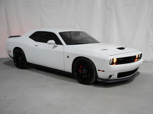 Used 2019 Dodge Challenger R/T Scat Pack w/ Dynamics Package RWD image 8