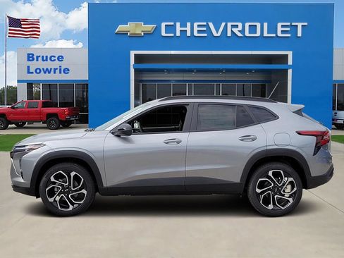 New 2026 Chevrolet Trax RS w/ Driver Confidence Package FWD image 2