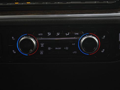 Used 2024 GMC Sierra 1500 Elevation image 18