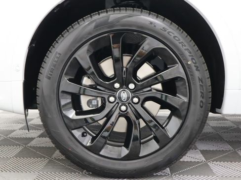 Used 2025 Land Rover Discovery Sport S image 31