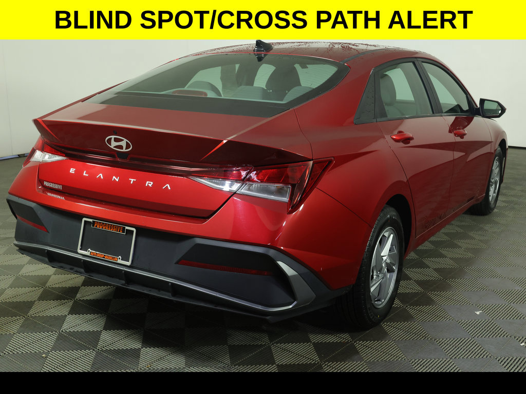 Used 2024 Hyundai Elantra SE FWD image 7
