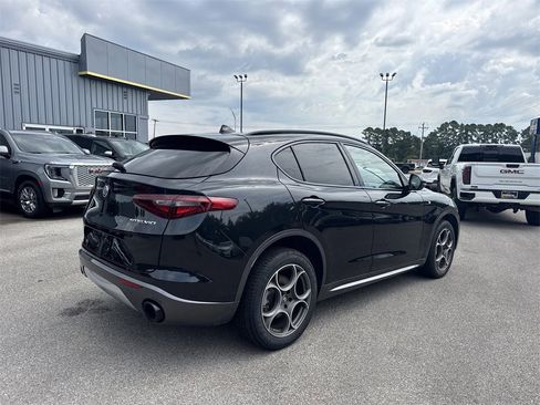Used 2022 Alfa Romeo Stelvio Ti image 5
