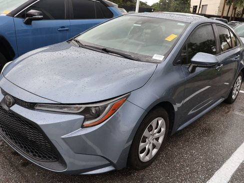 Used 2020 Toyota Corolla LE FWD image 2