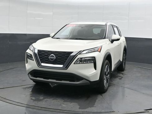 Used 2023 Nissan Rogue SV image 6