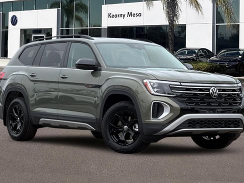 New 2025 Volkswagen Atlas Peak Edition SE image 2