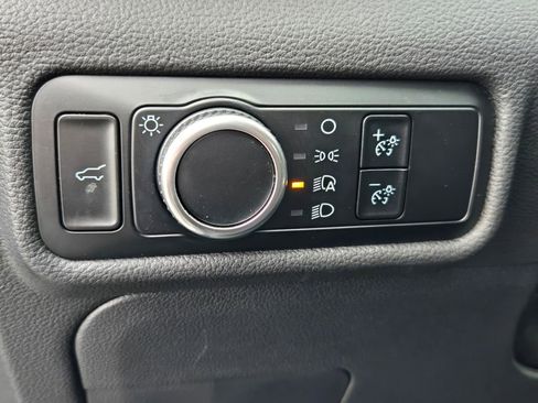 Used 2024 Ford Explorer XLT image 20