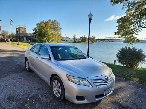 Used 2010 Toyota Camry SE image 7