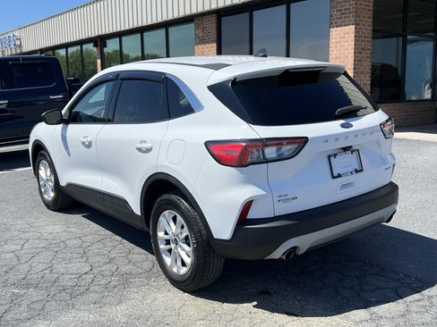 Used 2022 Ford Escape SE image 8