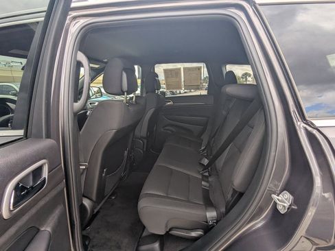 Used 2018 Jeep Grand Cherokee Laredo image 23