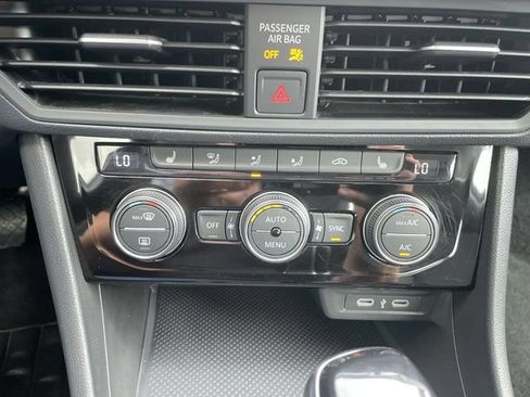 Used 2024 Volkswagen Jetta SE FWD image 18