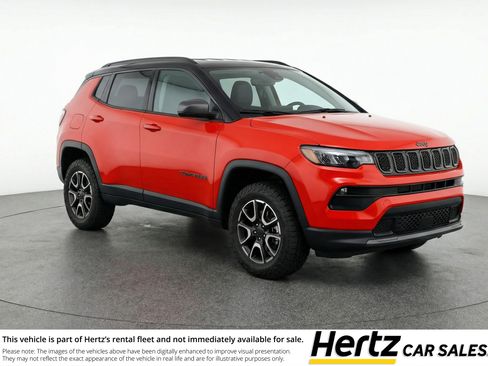 Used 2025 Jeep Compass Trailhawk AWD/4WD image 1