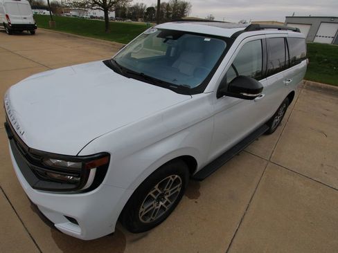 Used 2025 Ford Expedition Active image 21
