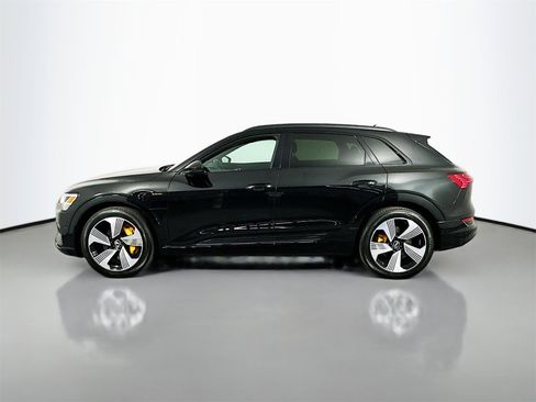 Used 2022 Audi e-tron Premium Plus w/ Premium Plus Package image 4