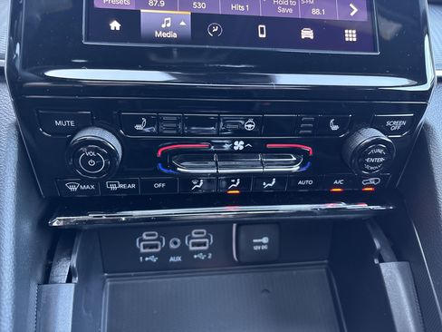 New 2025 Jeep Grand Cherokee Laredo X w/ Luxury Tech Group I image 24