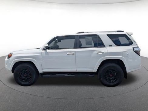 Used 2022 Toyota 4Runner SR5 RWD image 3