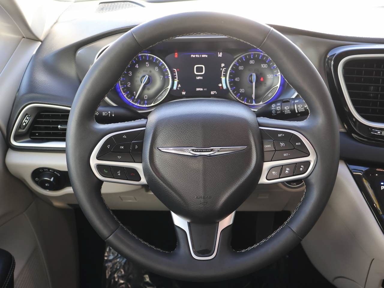 Used 2024 Chrysler Pacifica Touring-L FWD image 14