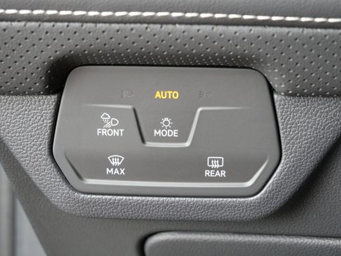 Certified 2025 Volkswagen Atlas SEL Premium R-Line image 21