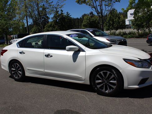 Used 2016 Nissan Altima 2.5 SV FWD image 6