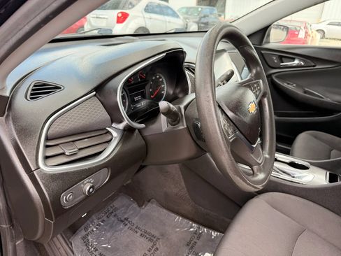 Used 2019 Chevrolet Malibu LT FWD image 17