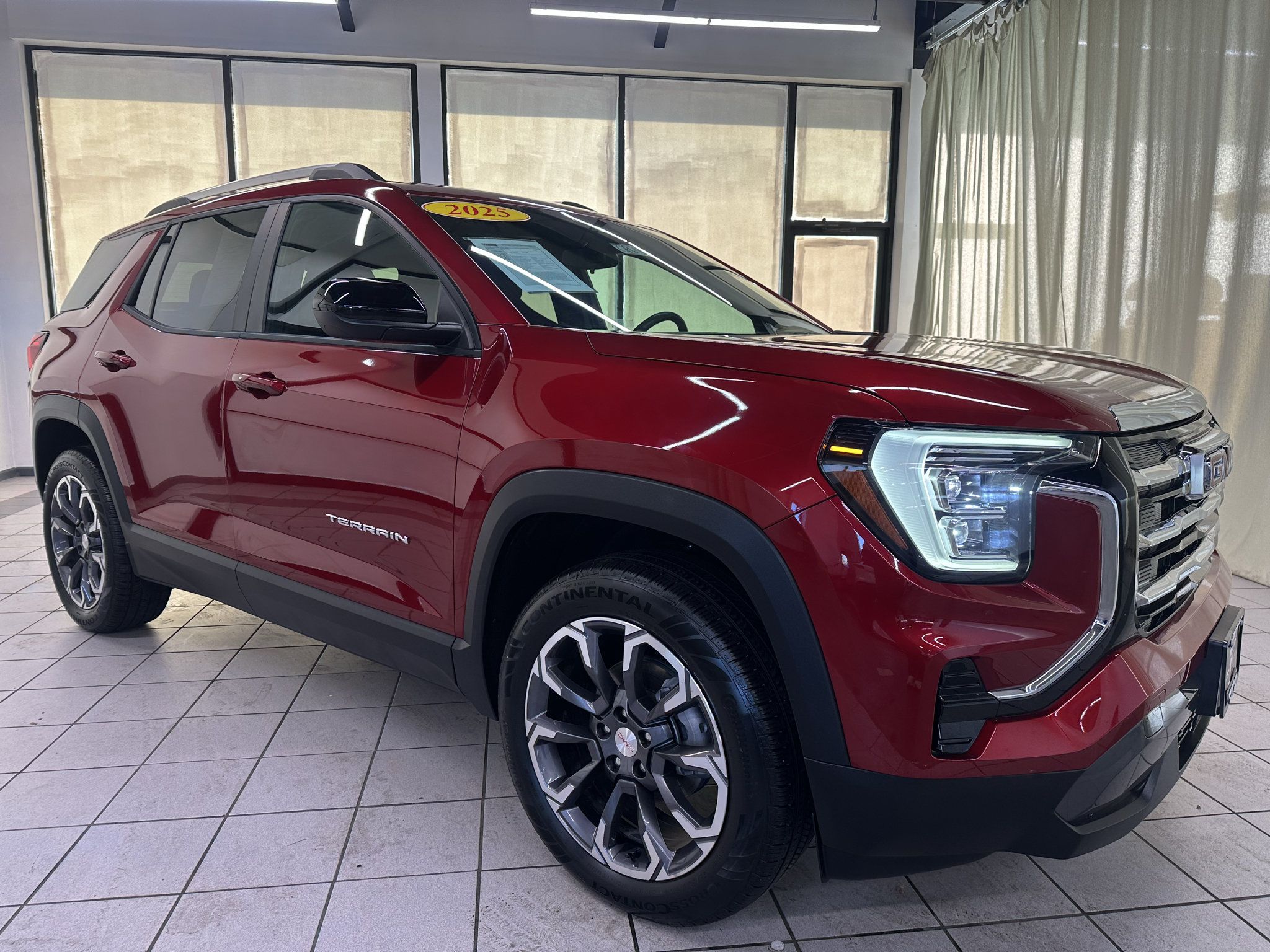 Certified 2025 GMC Terrain Elevation w/ Elevation Premium Package AWD/4WD image 2