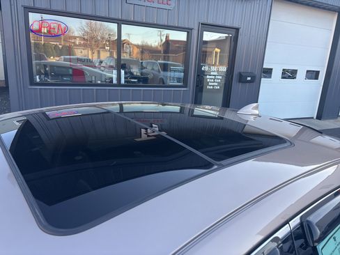 Used 2018 Chevrolet Malibu Premier w/ Premier Sun and Wheel Package image 11