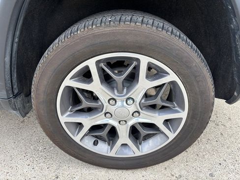 Used 2022 Jeep Grand Cherokee Limited w/ Technology Group image 9