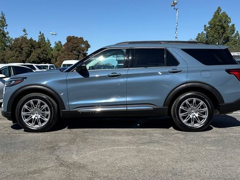 Used 2025 Ford Explorer Active w/ Active Comfort Package image 7