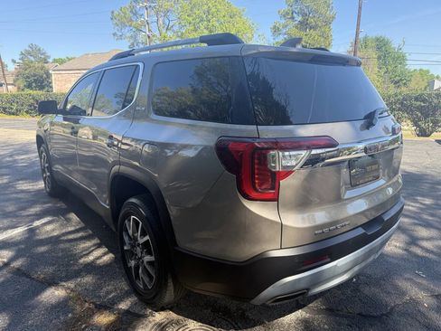 Used 2022 GMC Acadia SLE w/ Driver Convenience Package image 6