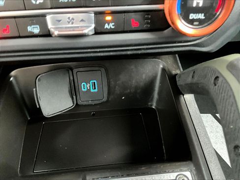 Used 2024 Ford Bronco Everglades AWD/4WD image 16