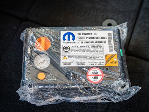 Used 2024 Chrysler Pacifica Touring-L image 23