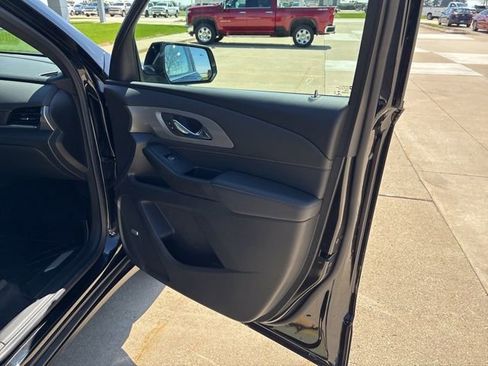 Used 2023 Chevrolet Traverse LT w/ LT Premium Package image 23