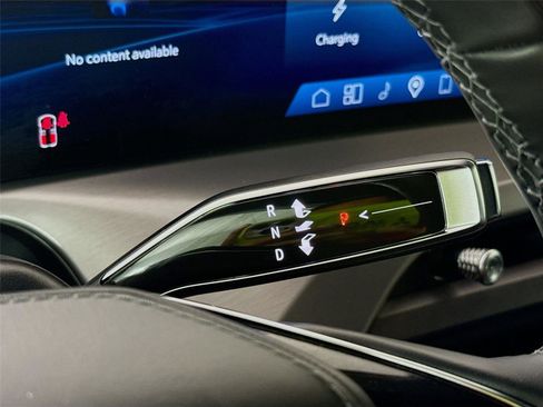 Used 2026 Cadillac Vistiq Platinum w/ LPO, Floor Liner Package image 6